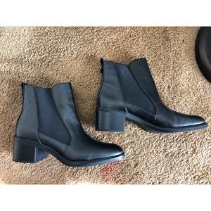 Heeled Chelsea boots